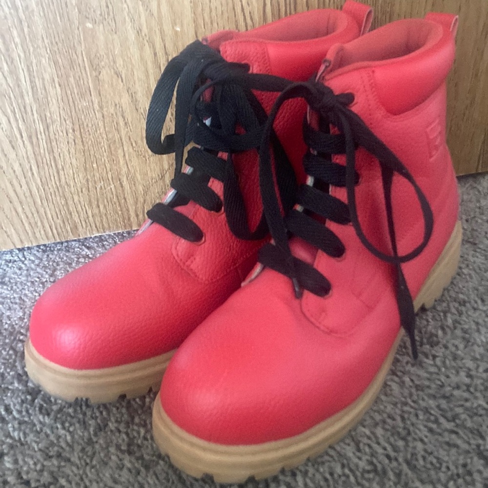 Men’s Red Fila Shoes size 12 in good condition worn once